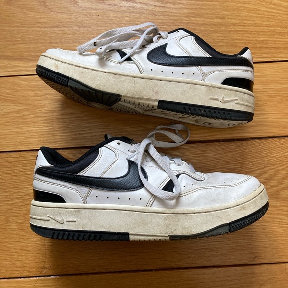 Nike Shoes - Nike Women’s Size 9 Gamma Force White and Black Sneakers